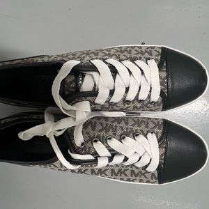 COPY - Michael Kors brand new sneakers with logo design comfy style classic